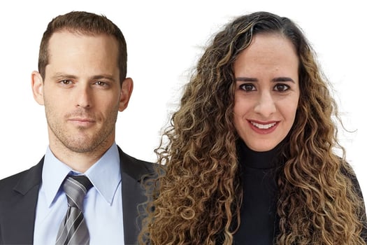 מימין: יפעת סטאל, סמנכ״לית השיווק של דור אלון; אלעד שפט, מזכיר החברה ומנהל תחום שוק ההון במחלקה המשפטית של דור אלון, צילומים: יח״צ